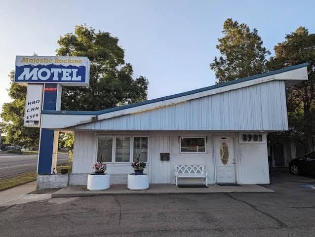 Comfortable guest room at Majestic Rockies Motel